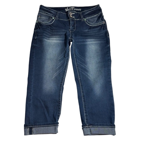 Wallflower Juniors SZ 7 Capris Dark Blue Faded Whiskering Rhinestones Stitching - Picture 3 of 8